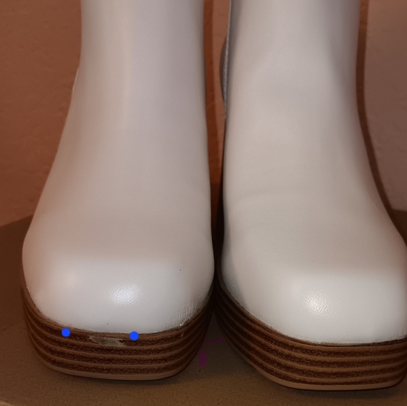 SUGAR SGR-WARRENT. 8M. CHECK OUT PICTURES FOR SCUFF MARK. Worn Once - Picture 7 of 7